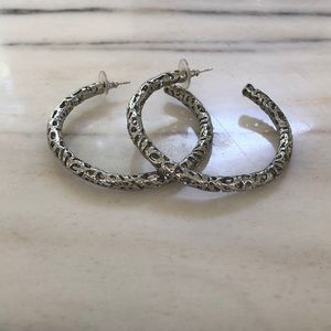 Kendra Scott slicer hoops